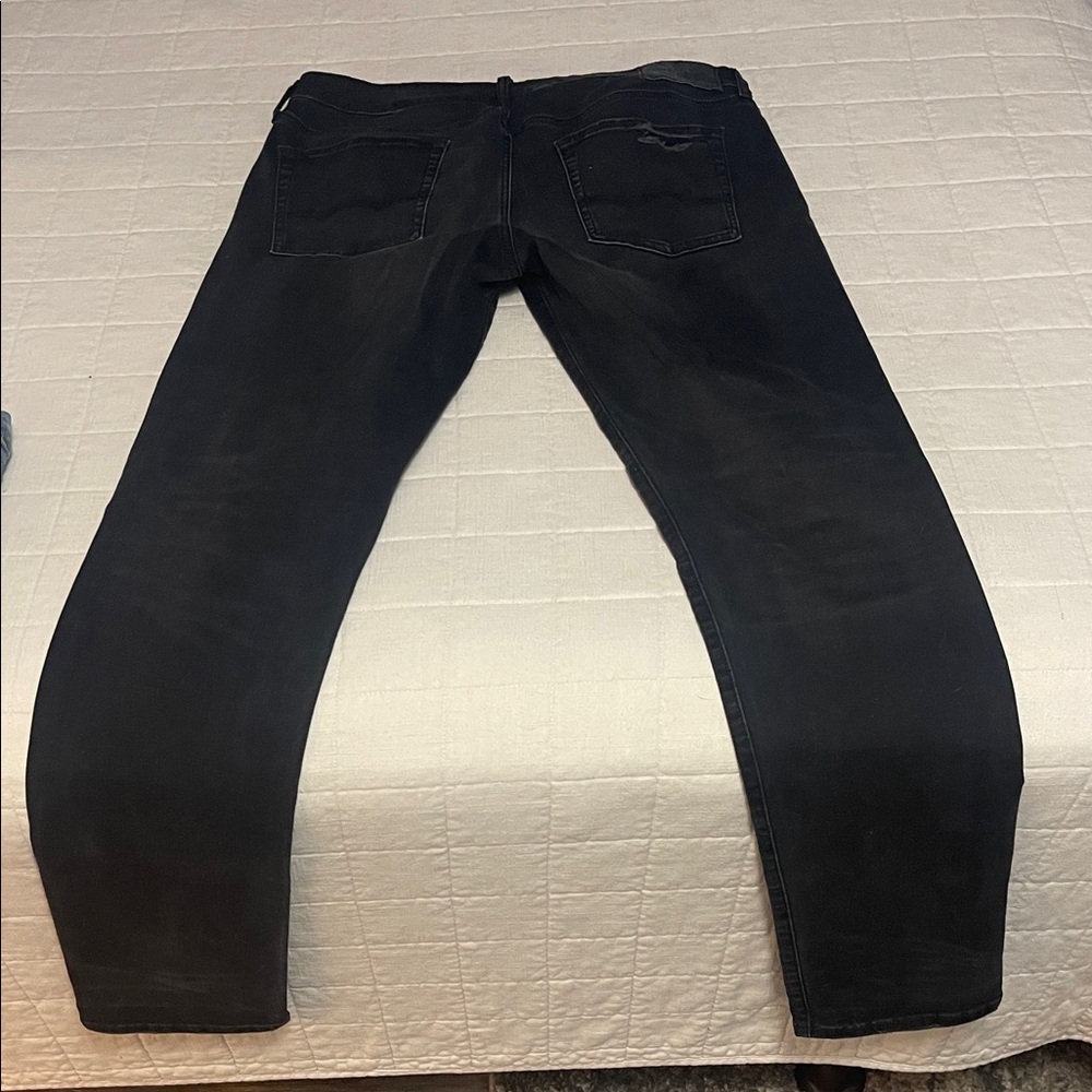 American Eagle Outfitters Men's Relaxed Black Jeans - Picture 5 of 5